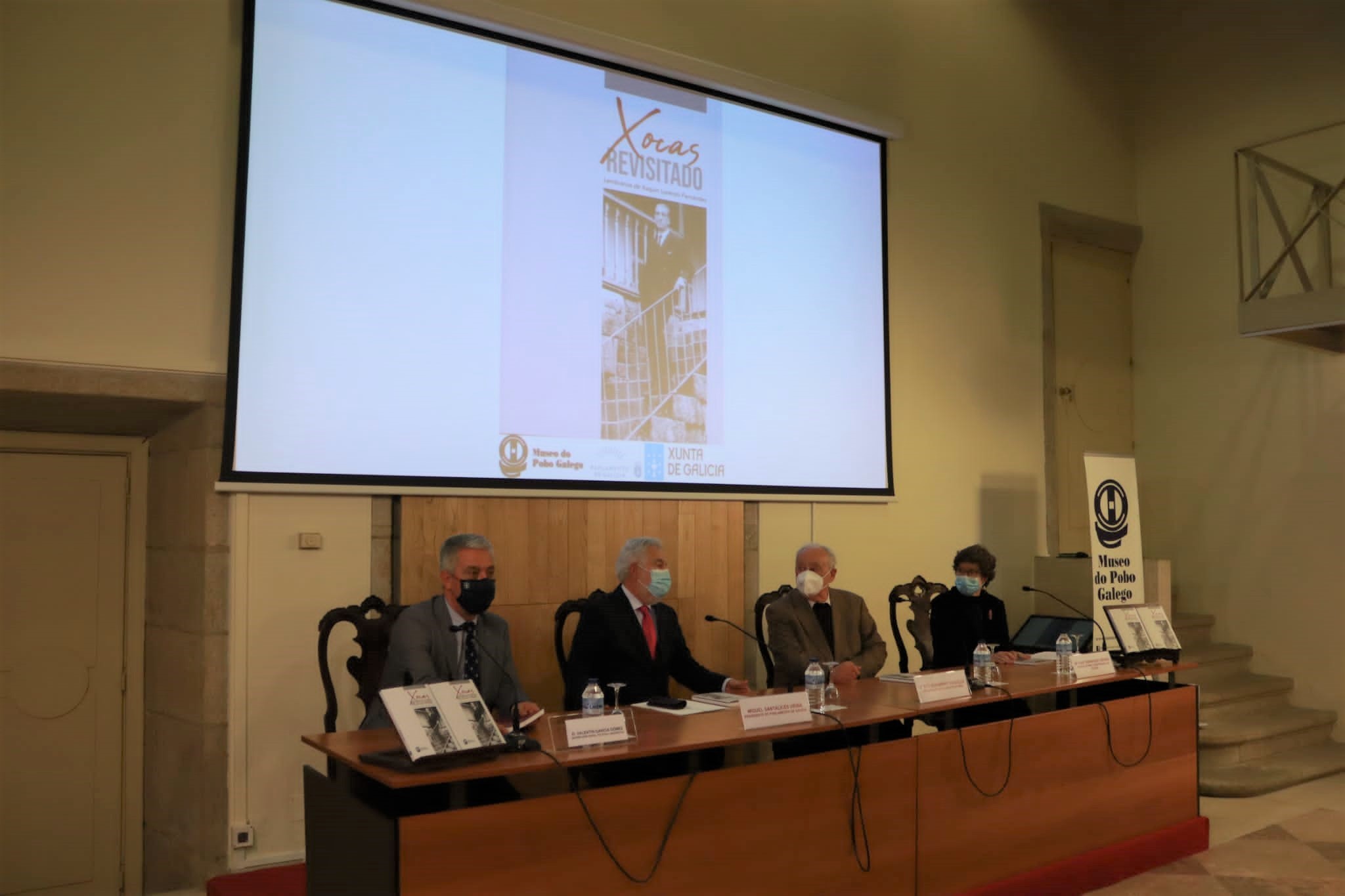 Foto da noticia:O Parlamento de Galicia patrocina un libro sobre Xaquín Lorenzo, Xocas, editado polo Museo do Pobo Galego